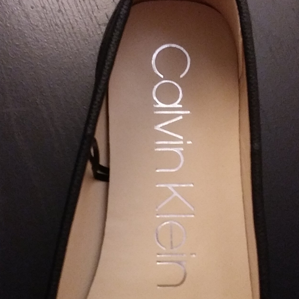 Shoes - Picture 4 of 8